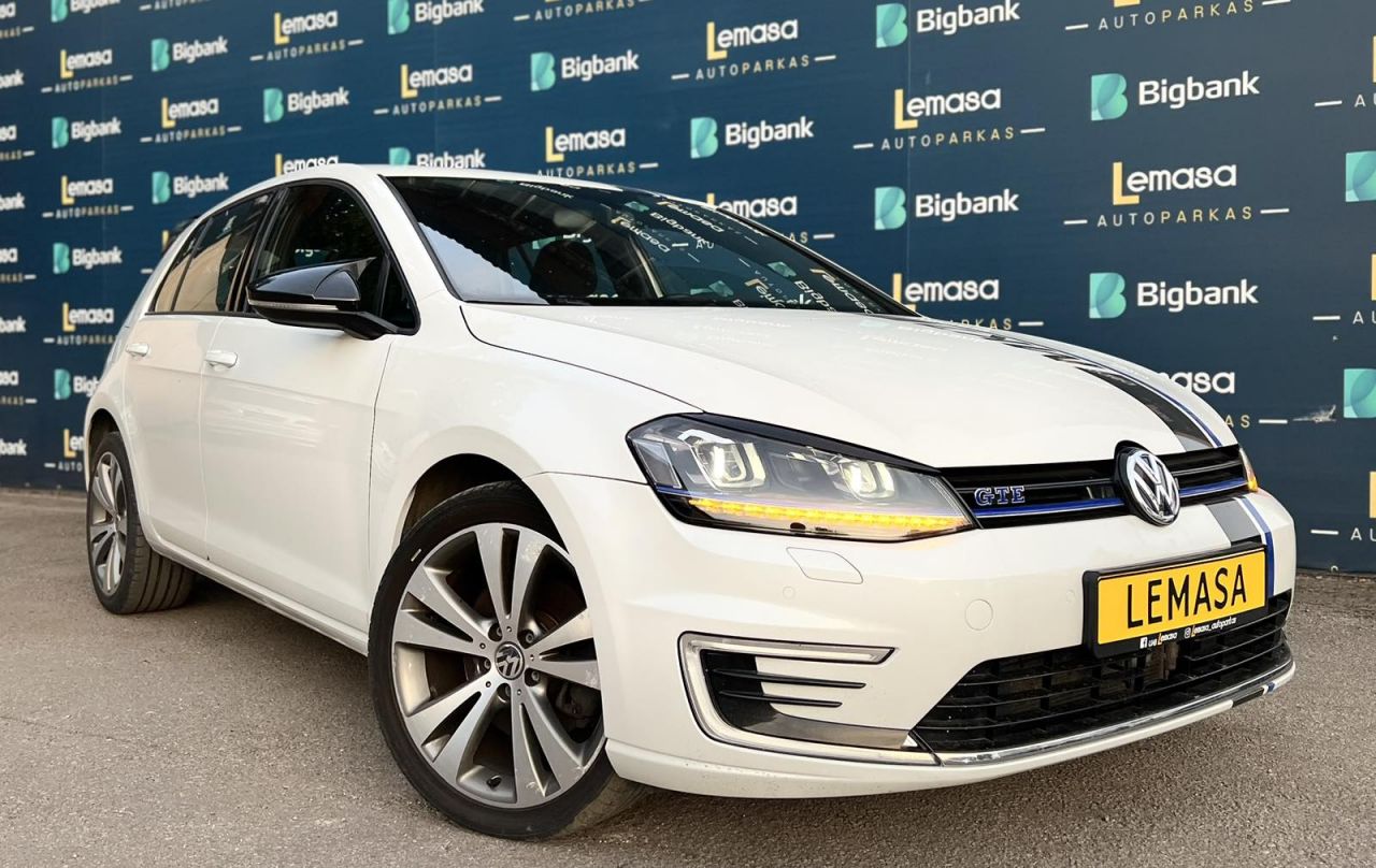 Volkswagen Golf | 2