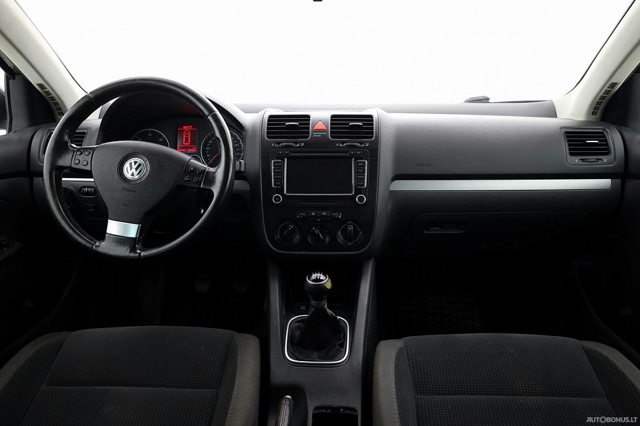 Volkswagen Golf | 4