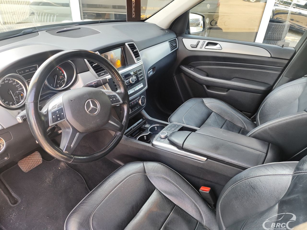 Mercedes-Benz ML350 | 16