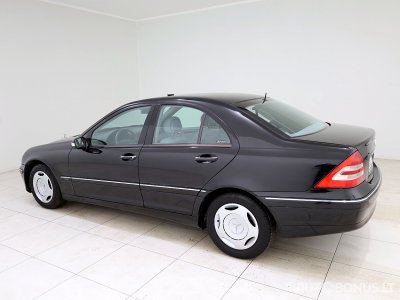 Mercedes-Benz C180 | 3