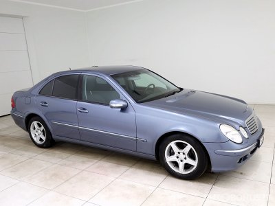 Mercedes-Benz E320