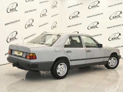 Mercedes-Benz 200 | 3