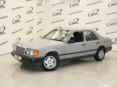 Mercedes-Benz 200 | 1