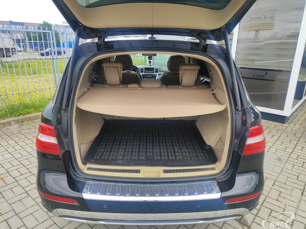 Mercedes-Benz ML350 | 16