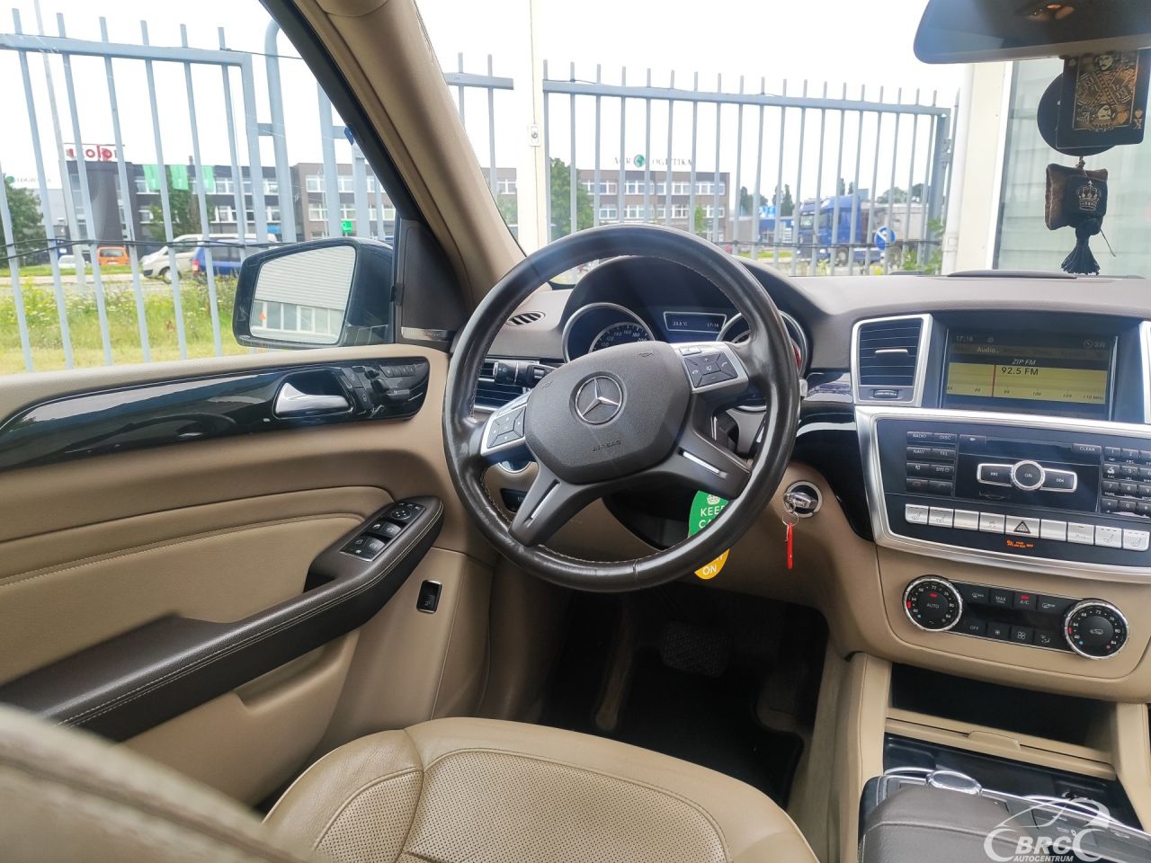 Mercedes-Benz ML350 | 13