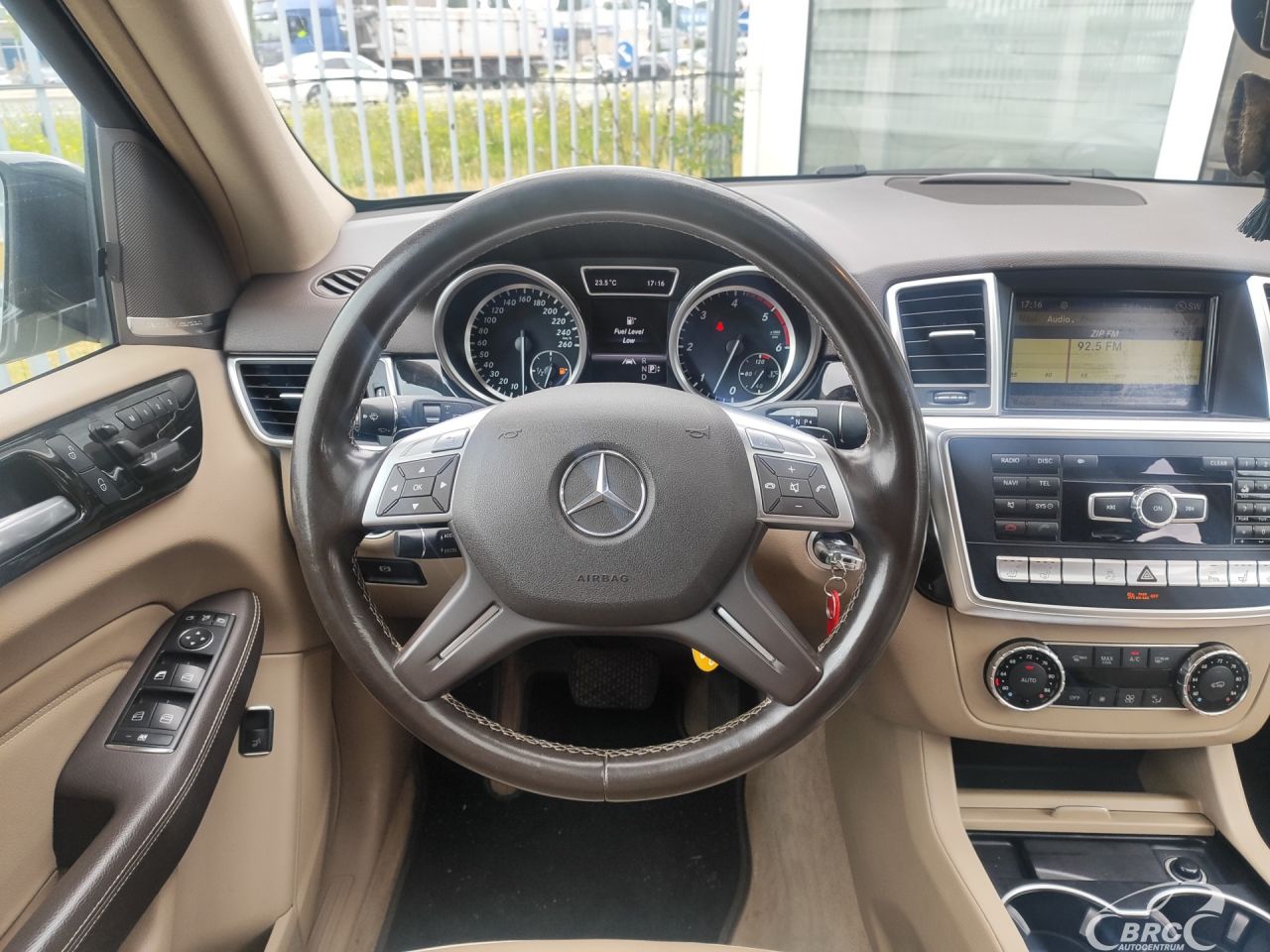 Mercedes-Benz ML350 | 15