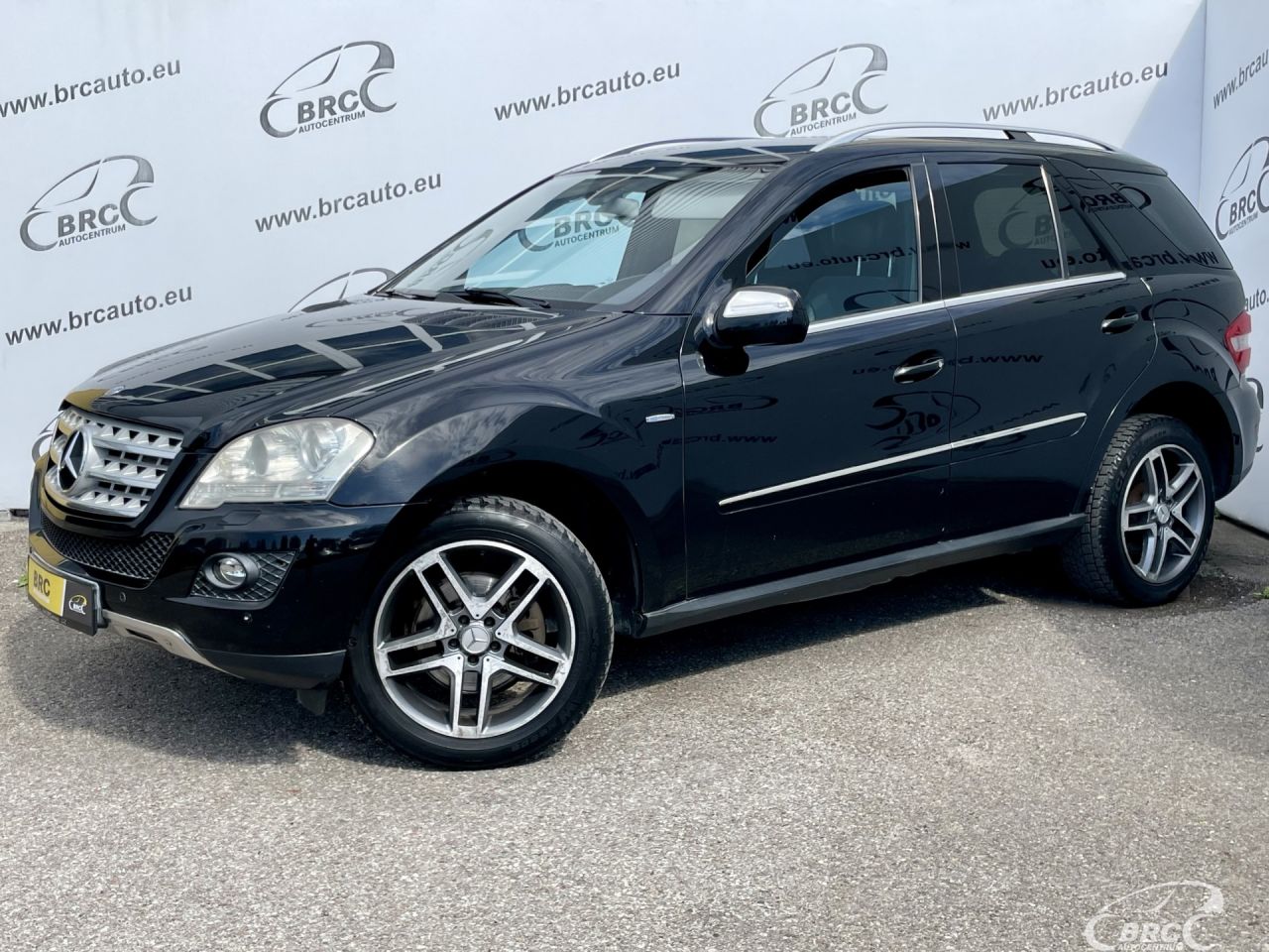 Mercedes-Benz ML300 | 0