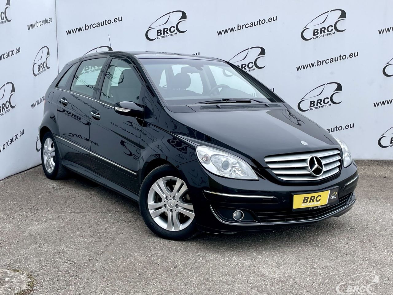 Mercedes-Benz B200 | 30