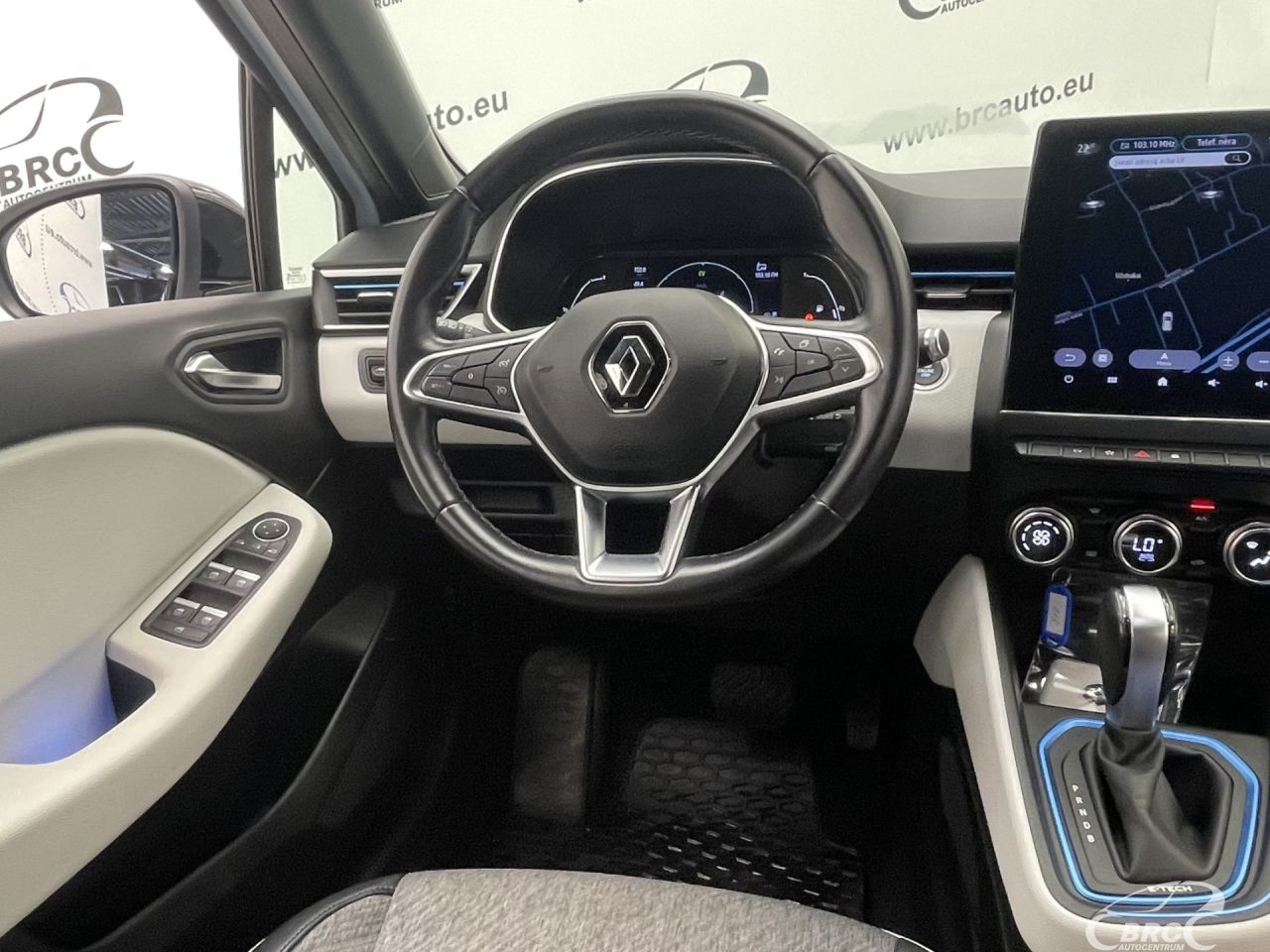 Renault Clio | 12