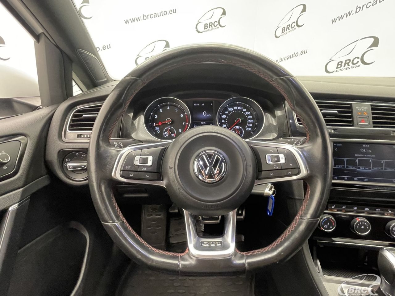 Volkswagen Golf | 24