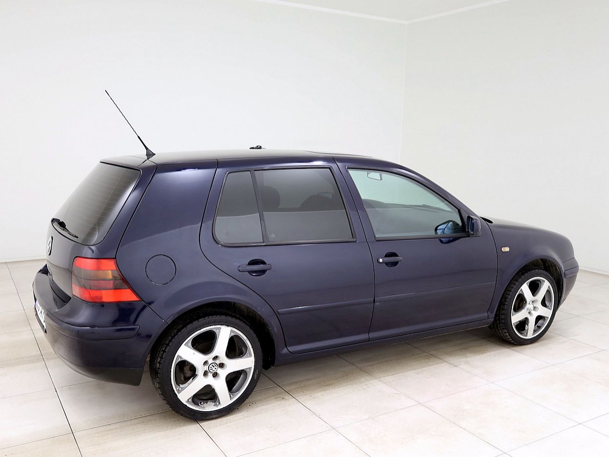 Volkswagen Golf | 2