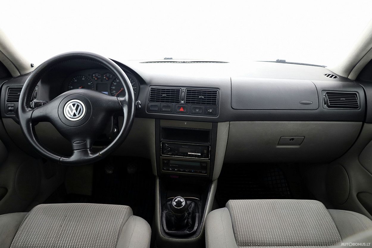 Volkswagen Golf | 4