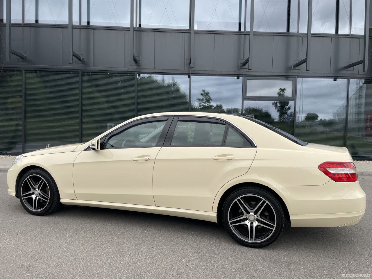 Mercedes-Benz E220 | 13