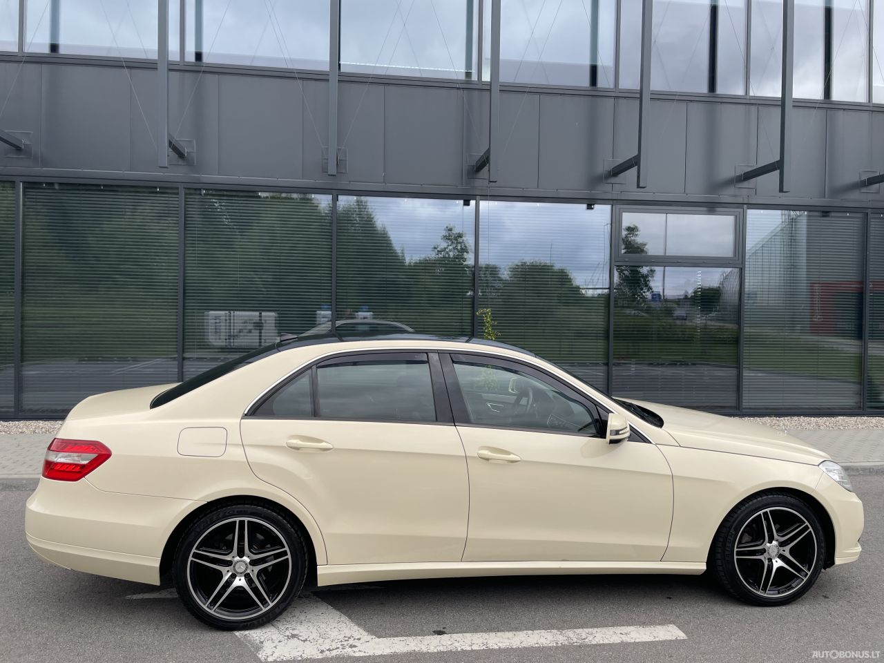 Mercedes-Benz E220 | 4