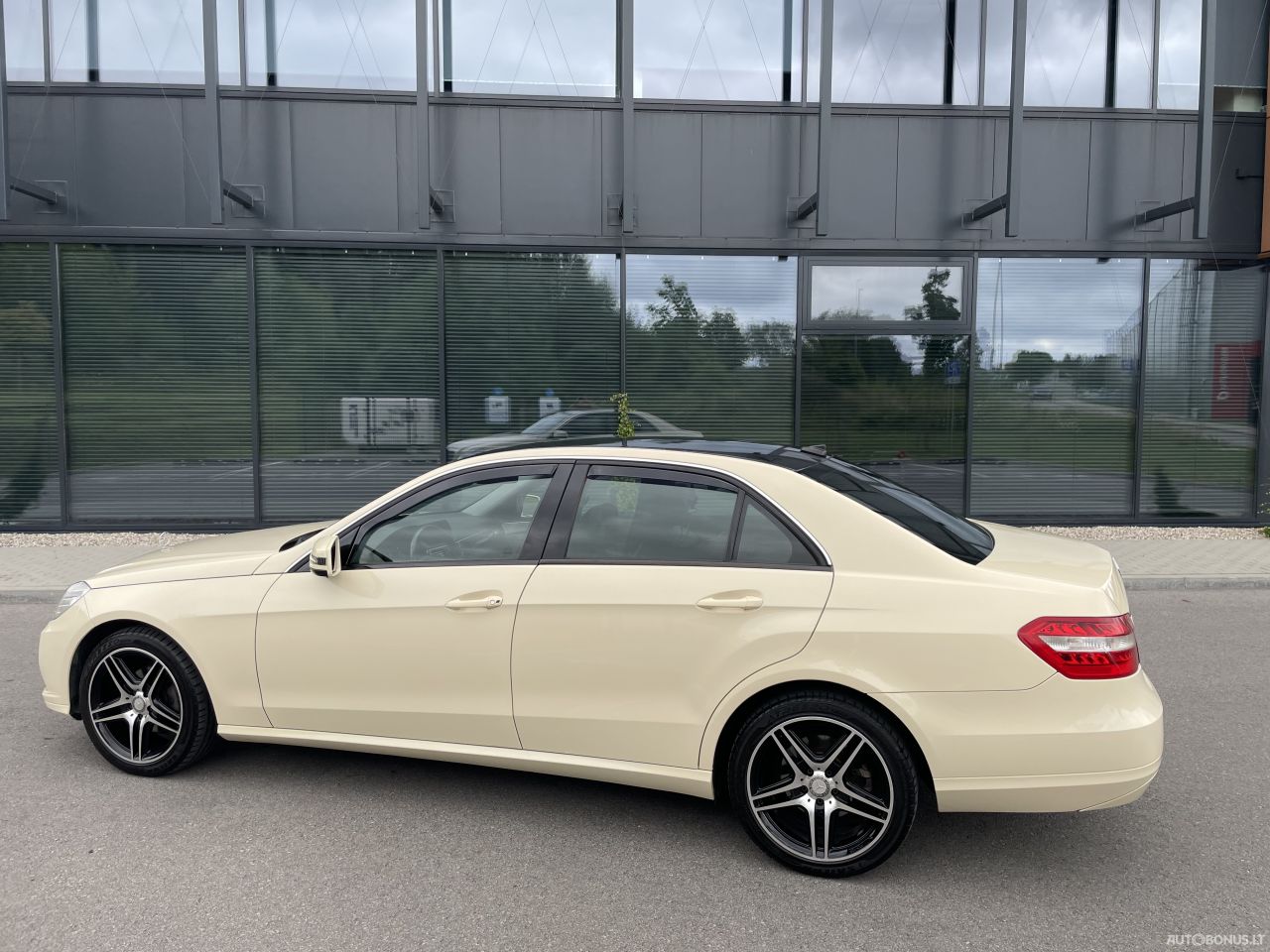 Mercedes-Benz E220 | 2