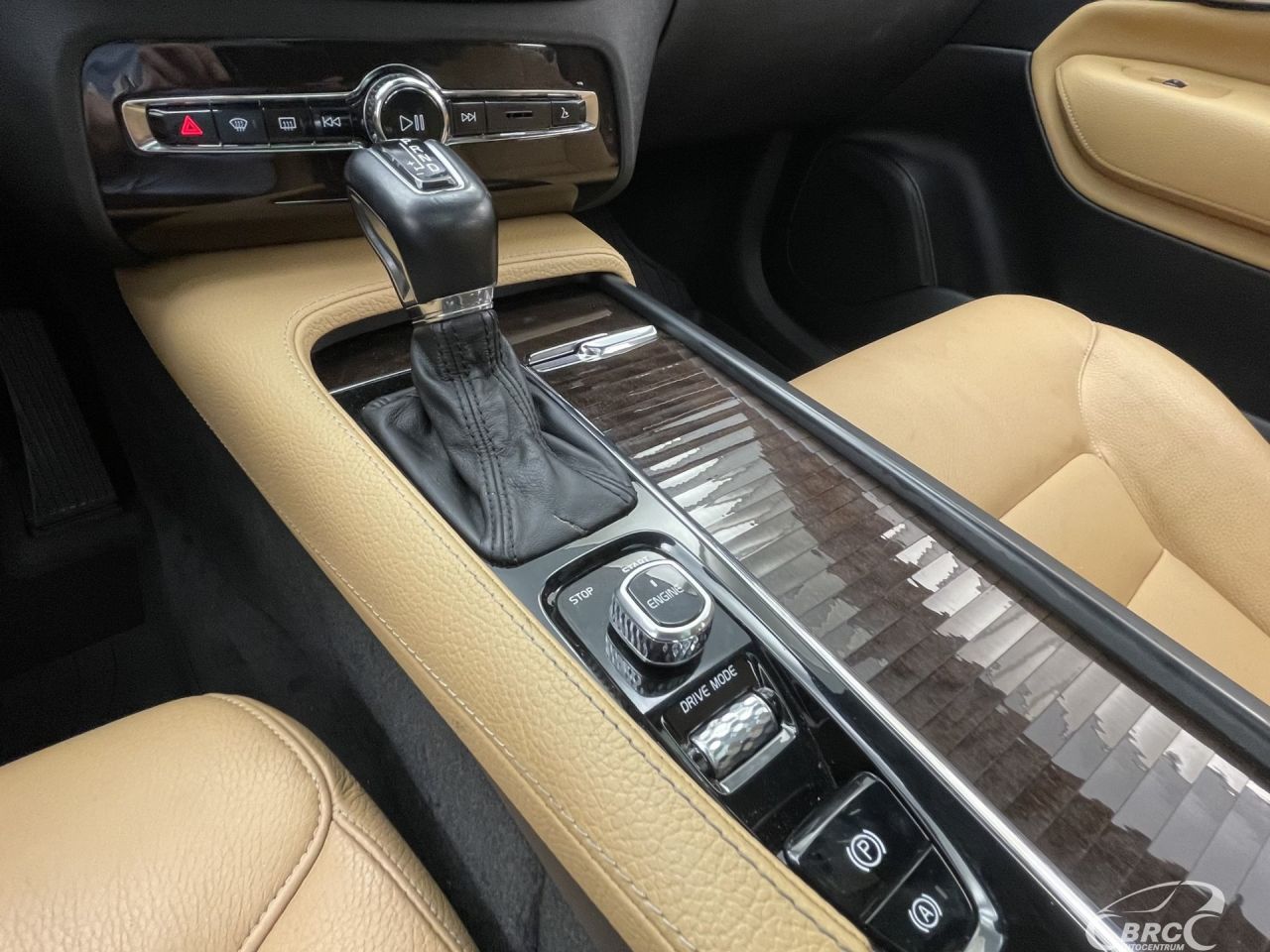 Volvo XC90 | 26