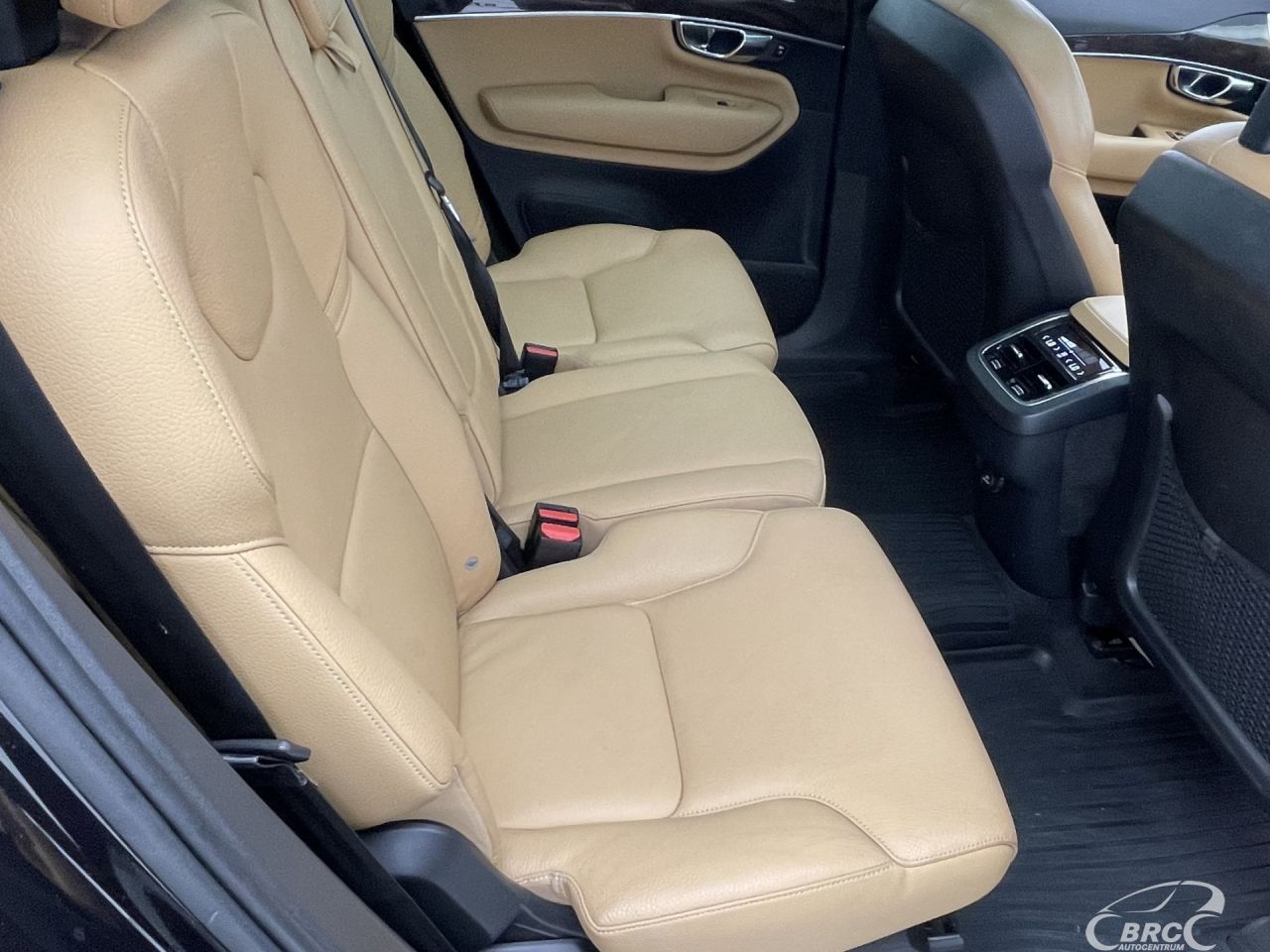 Volvo XC90 | 9