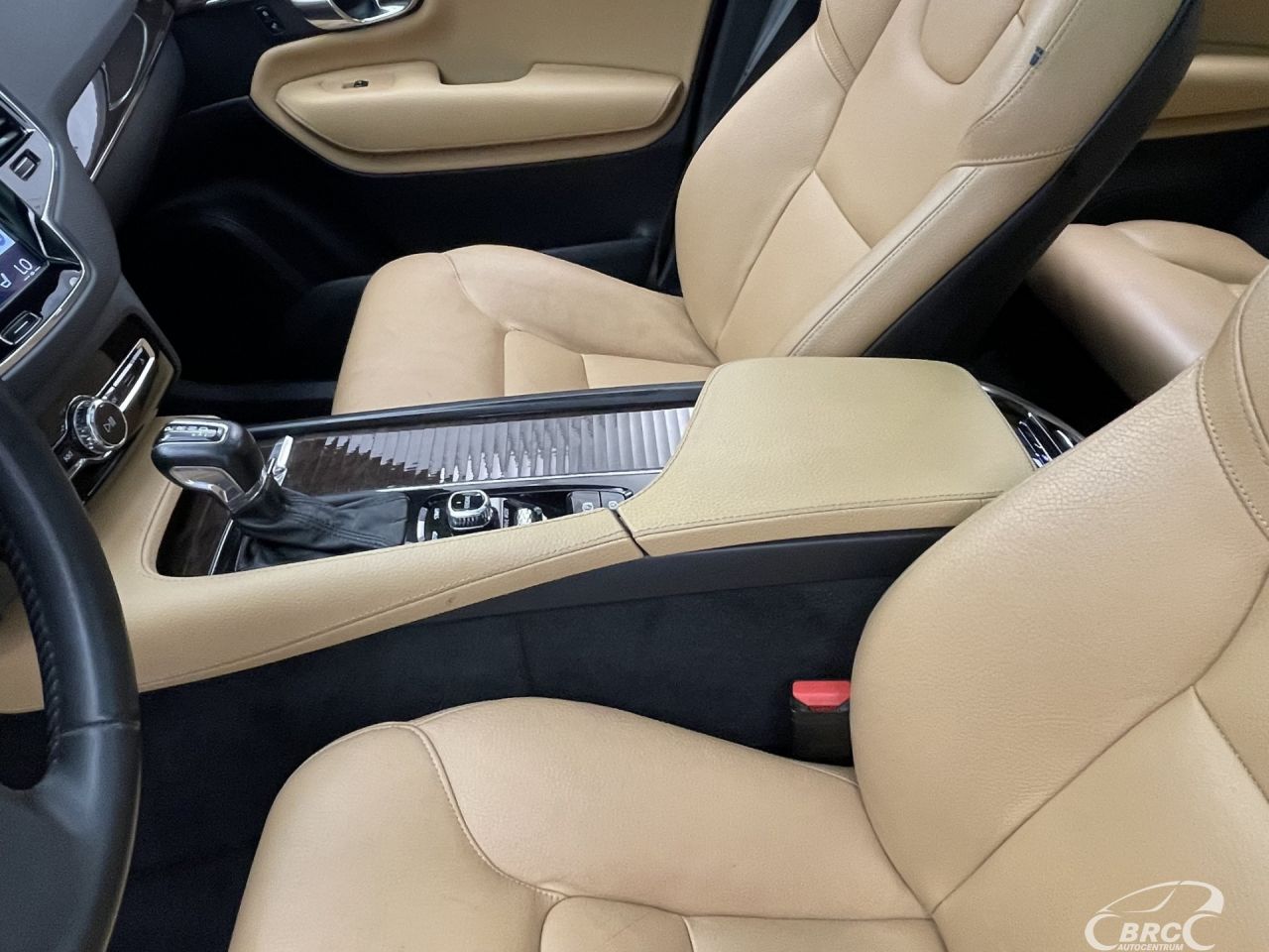 Volvo XC90 | 24