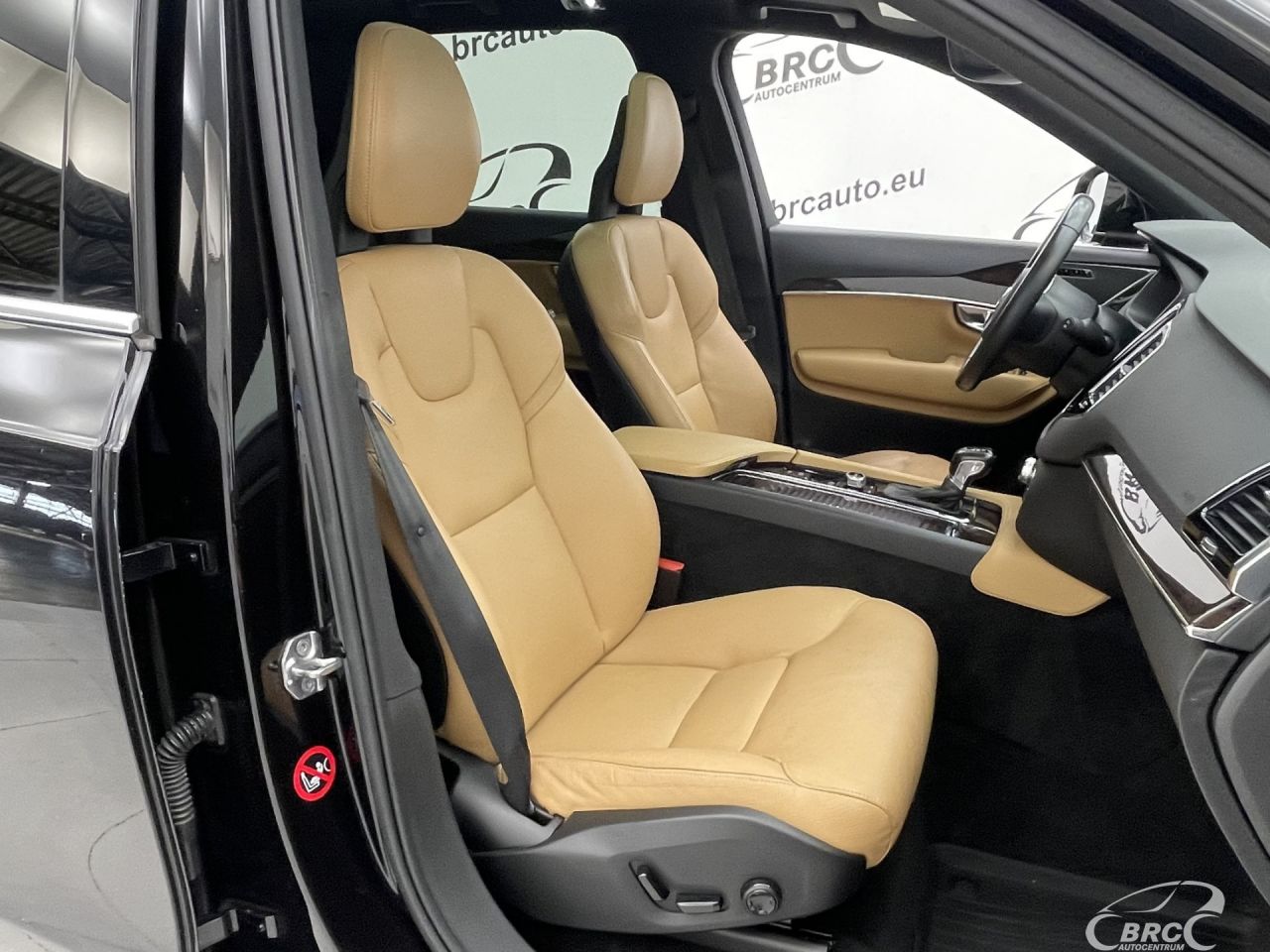 Volvo XC90 | 6