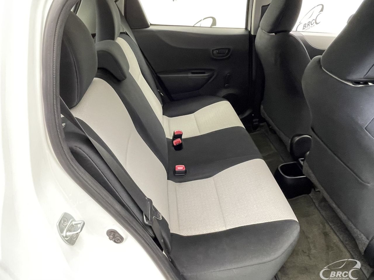 Toyota Yaris | 9