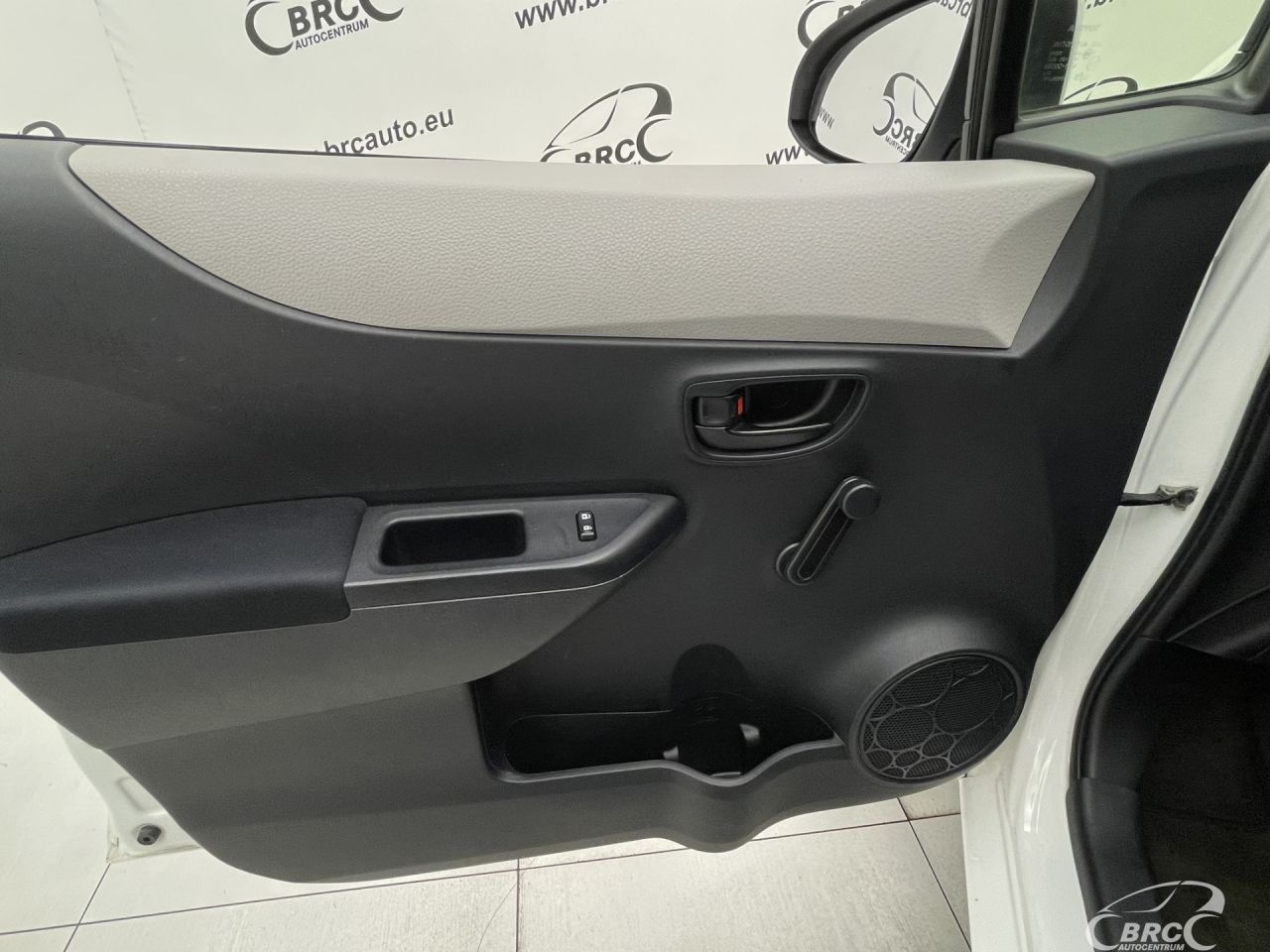Toyota Yaris | 16