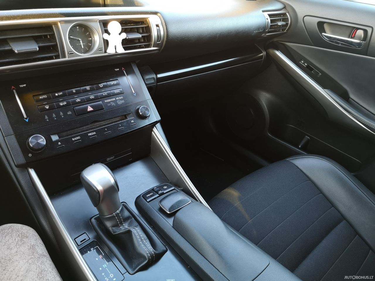 Lexus IS 300h | 8