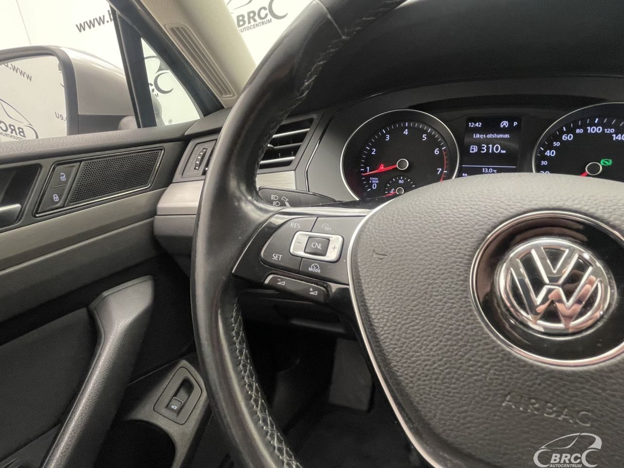 Volkswagen Passat | 29