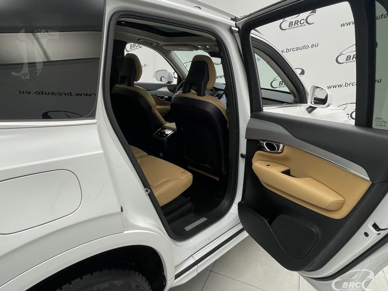 Volvo XC90 | 30