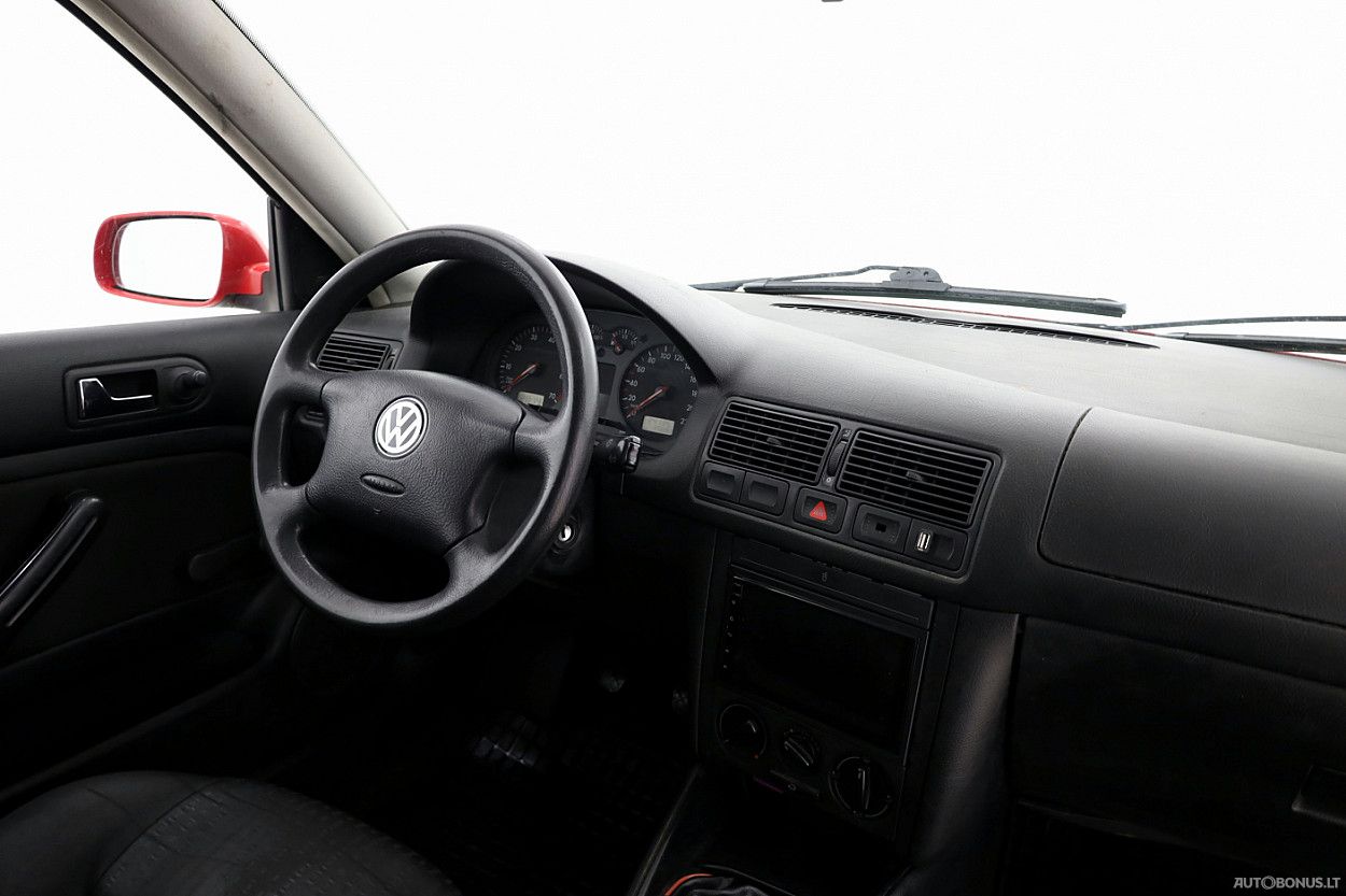 Volkswagen Golf | 4