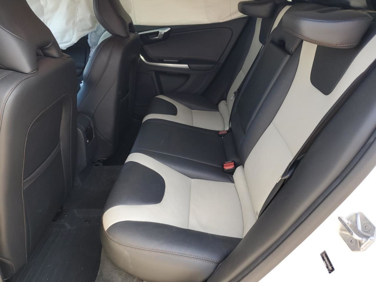 Volvo V60 | 44