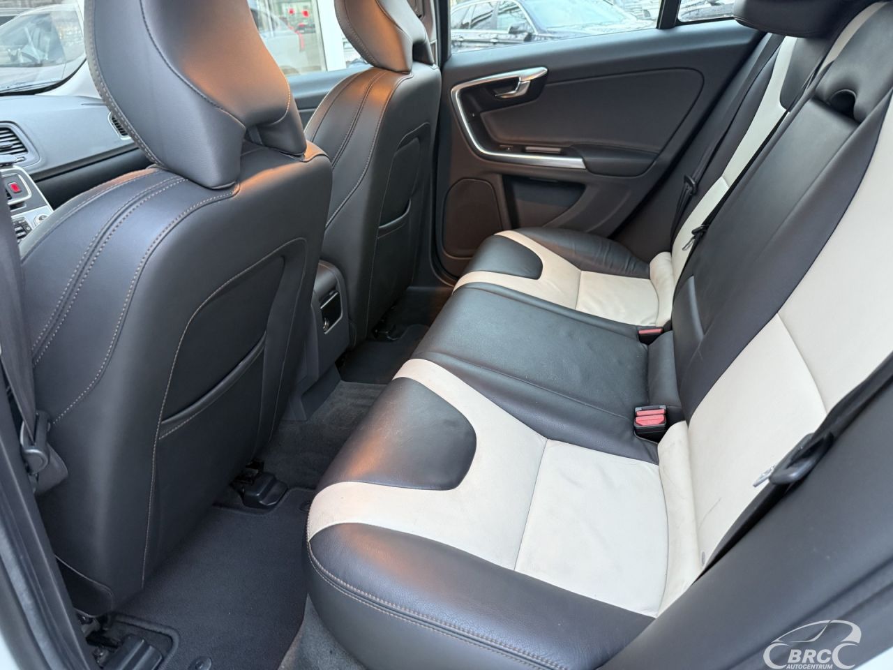 Volvo V60 | 12