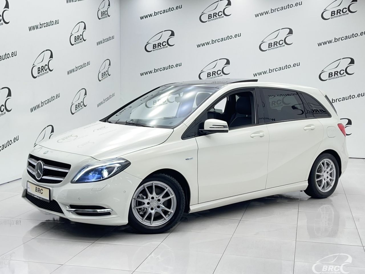 Mercedes-Benz B180 | 0