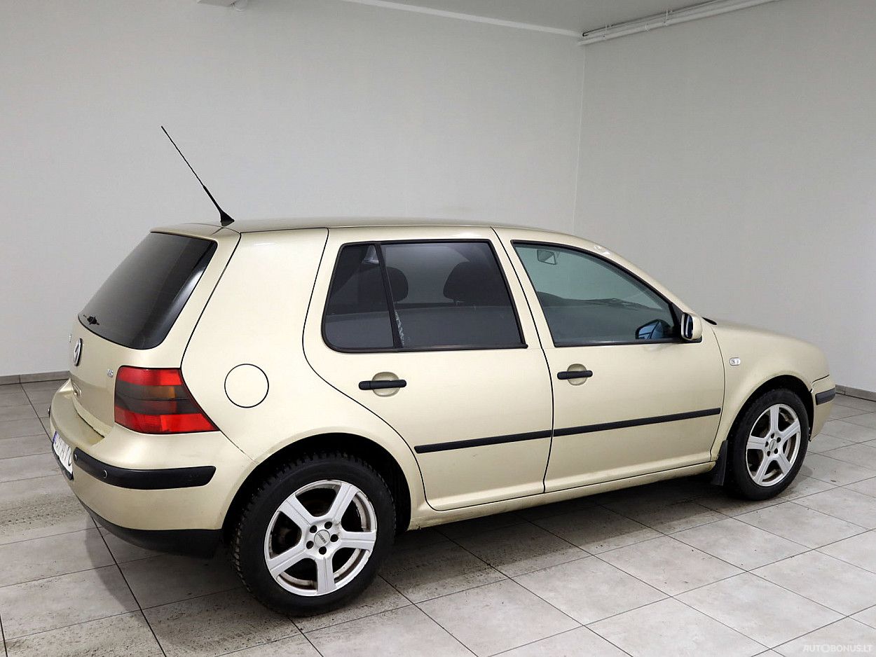 Volkswagen Golf | 2