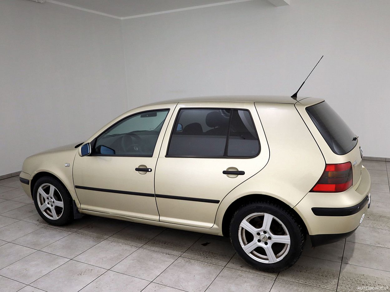 Volkswagen Golf | 3