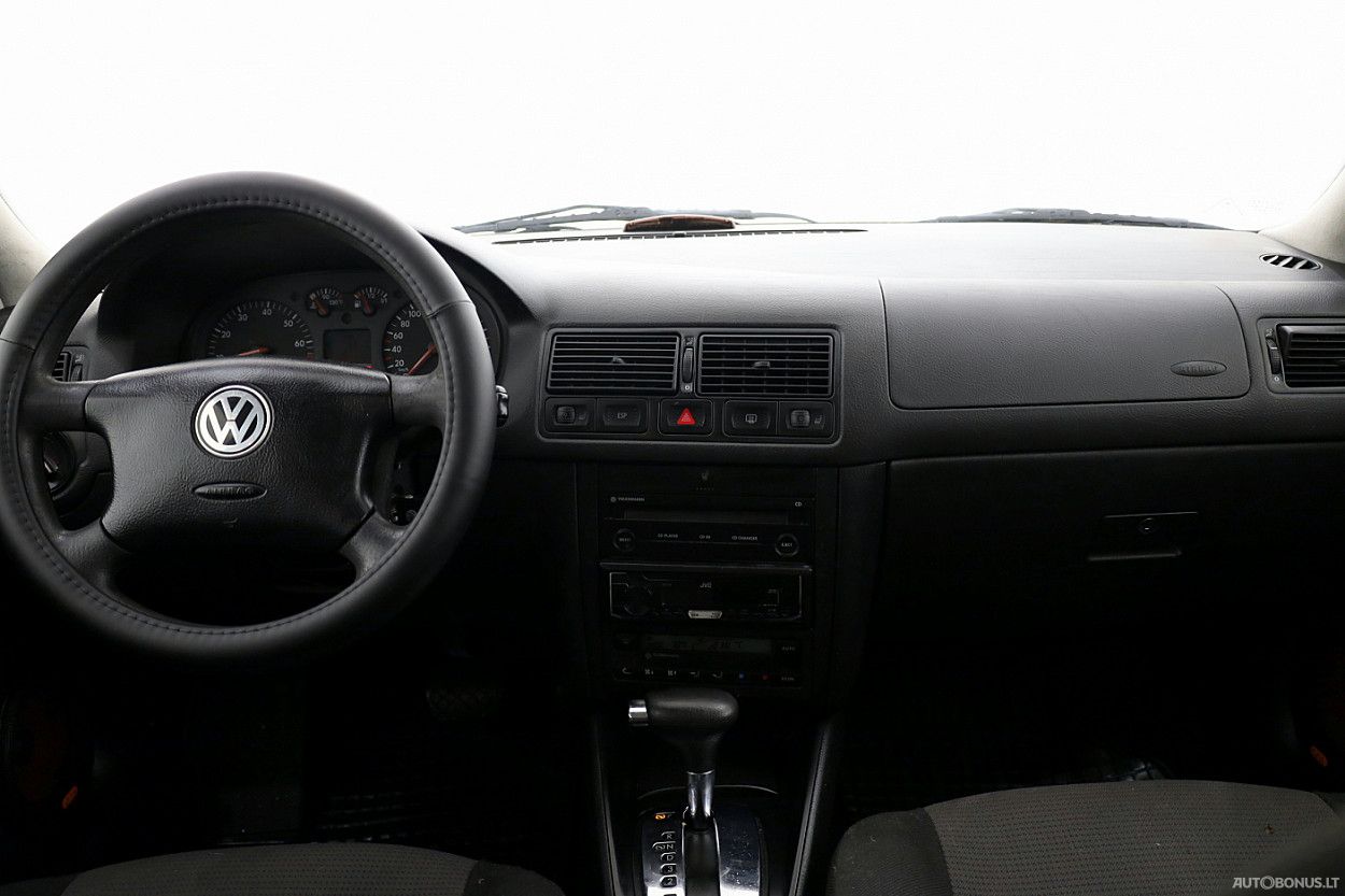 Volkswagen Golf | 4