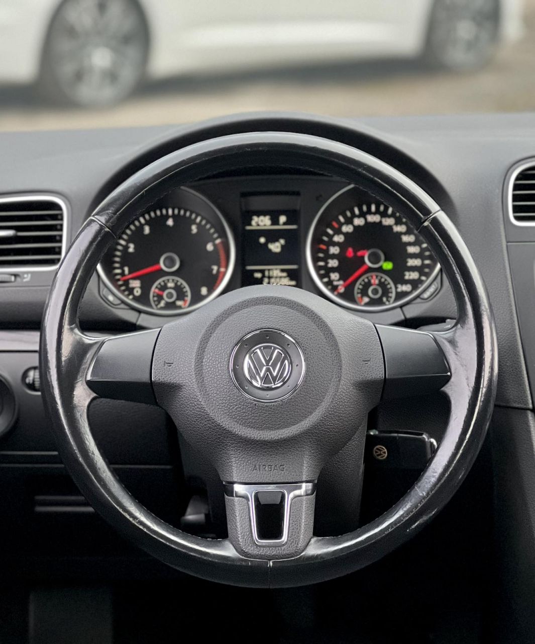 Volkswagen Golf | 4