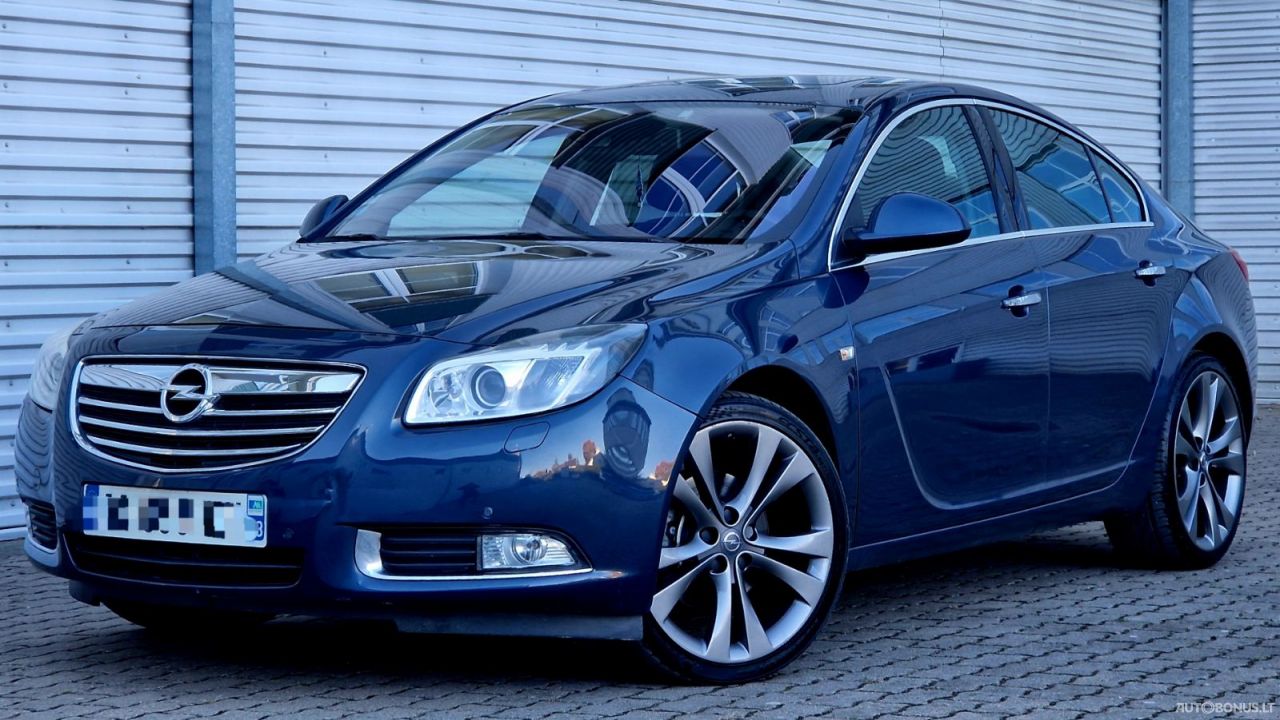 Opel Insignia, Sedanas