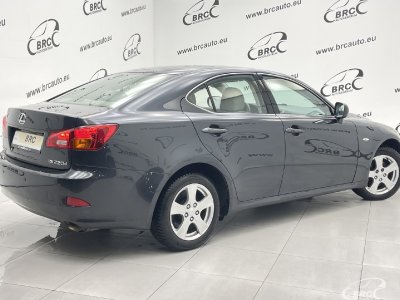 Lexus IS 220 | 1