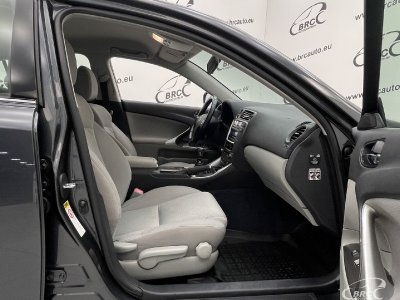 Lexus IS 220 | 3