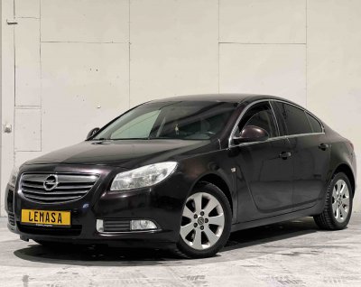 Opel Insignia, sedanas