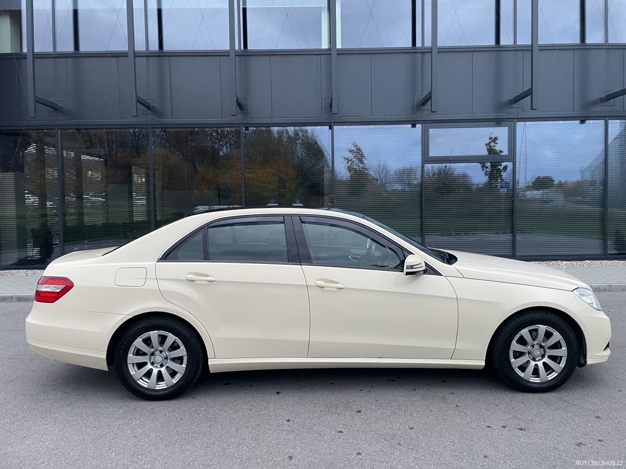 Mercedes-Benz E220 | 5