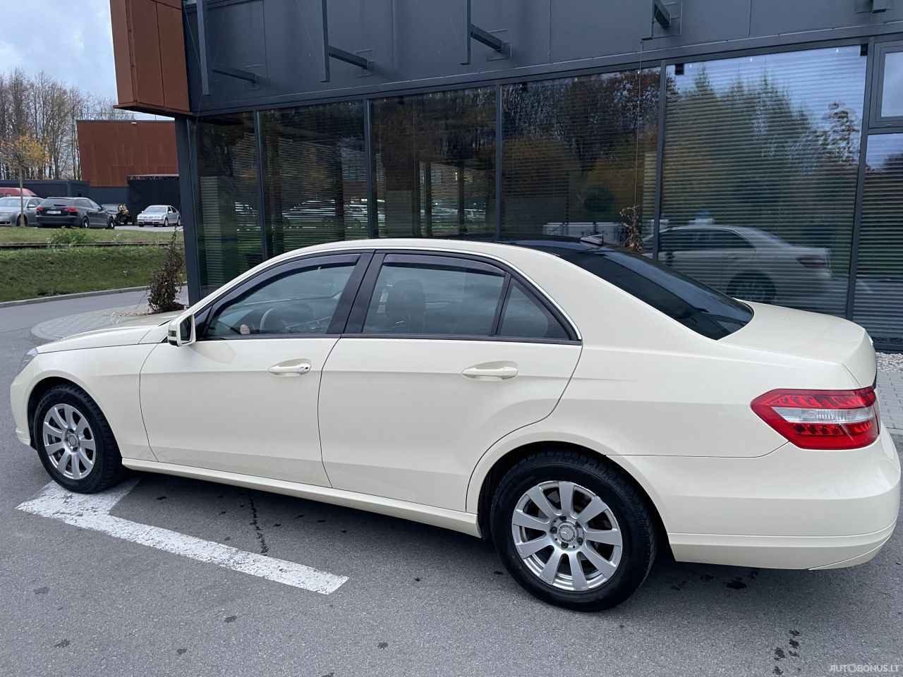 Mercedes-Benz E220 | 1