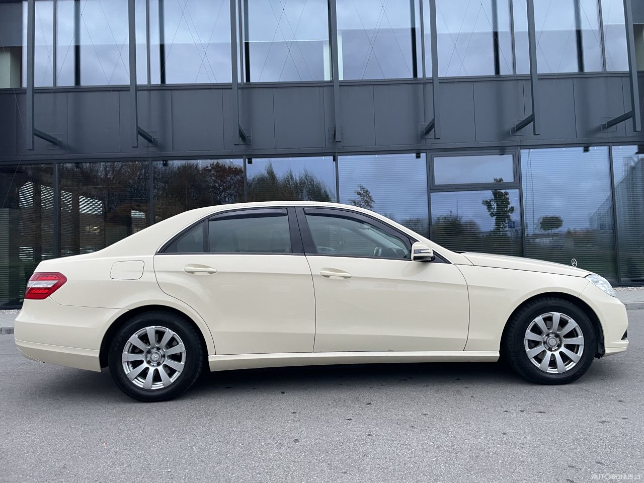 Mercedes-Benz E220 | 2