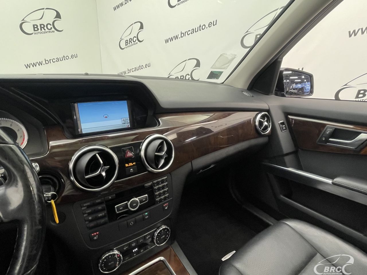 Mercedes-Benz GLK350 | 22