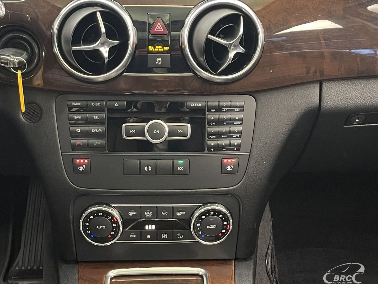 Mercedes-Benz GLK350 | 14