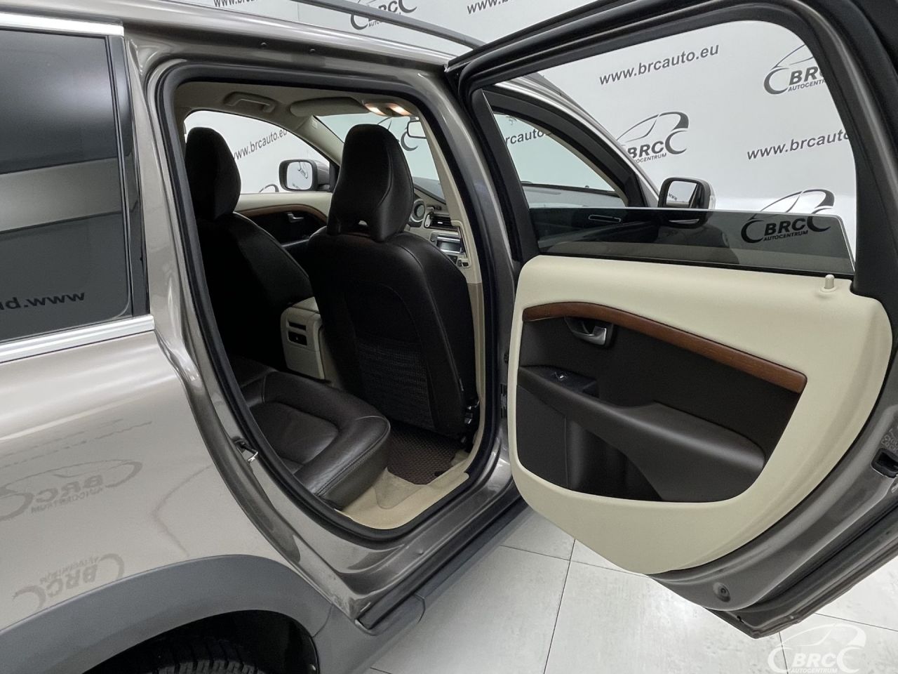 Volvo XC70 | 13