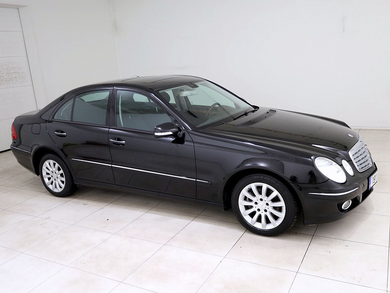 Mercedes-Benz E200