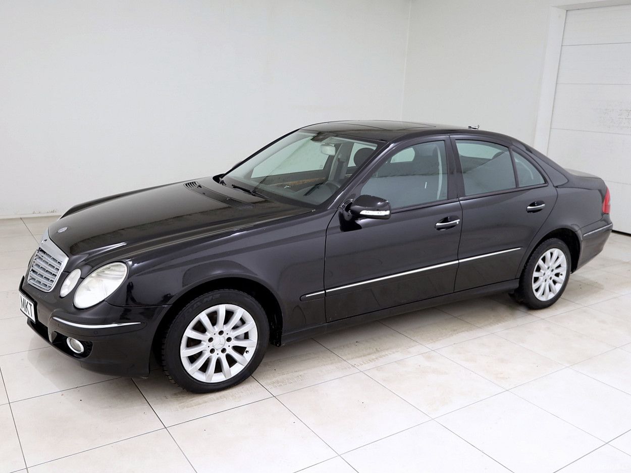 Mercedes-Benz E200 | 1