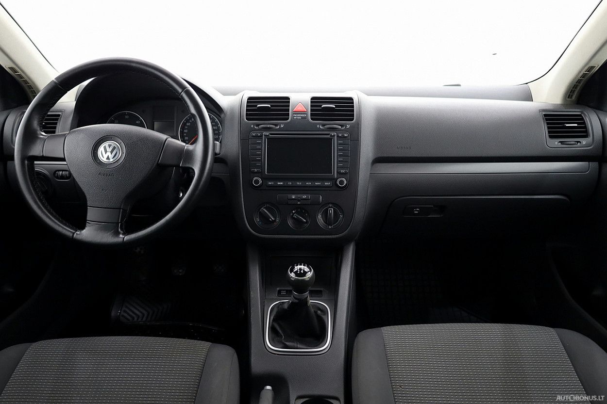 Volkswagen Golf | 4