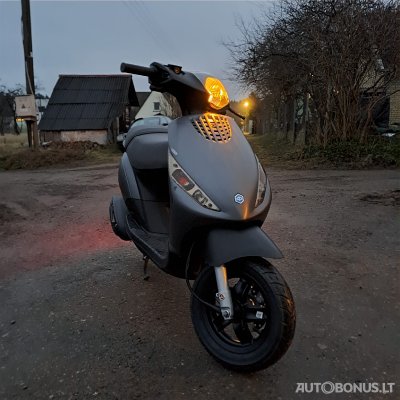 Piaggio Zip, Mopedas/Motoroleris